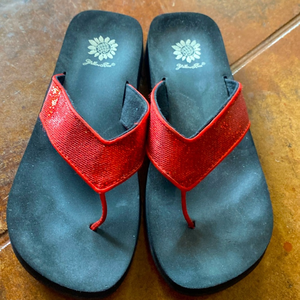 Yellow box flip flops red